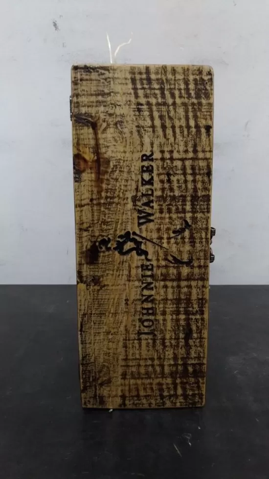 Caixa De Madeira  Johnnie walker 1L