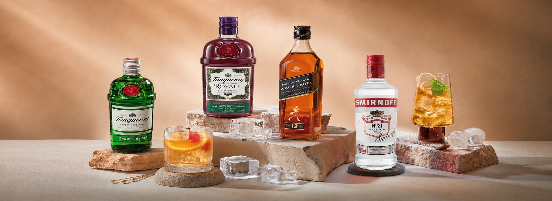 https://www.planetaaguaadega.com.br/gin/inglaterra/gin-tanqueray-blackcurrant-royale-700ml